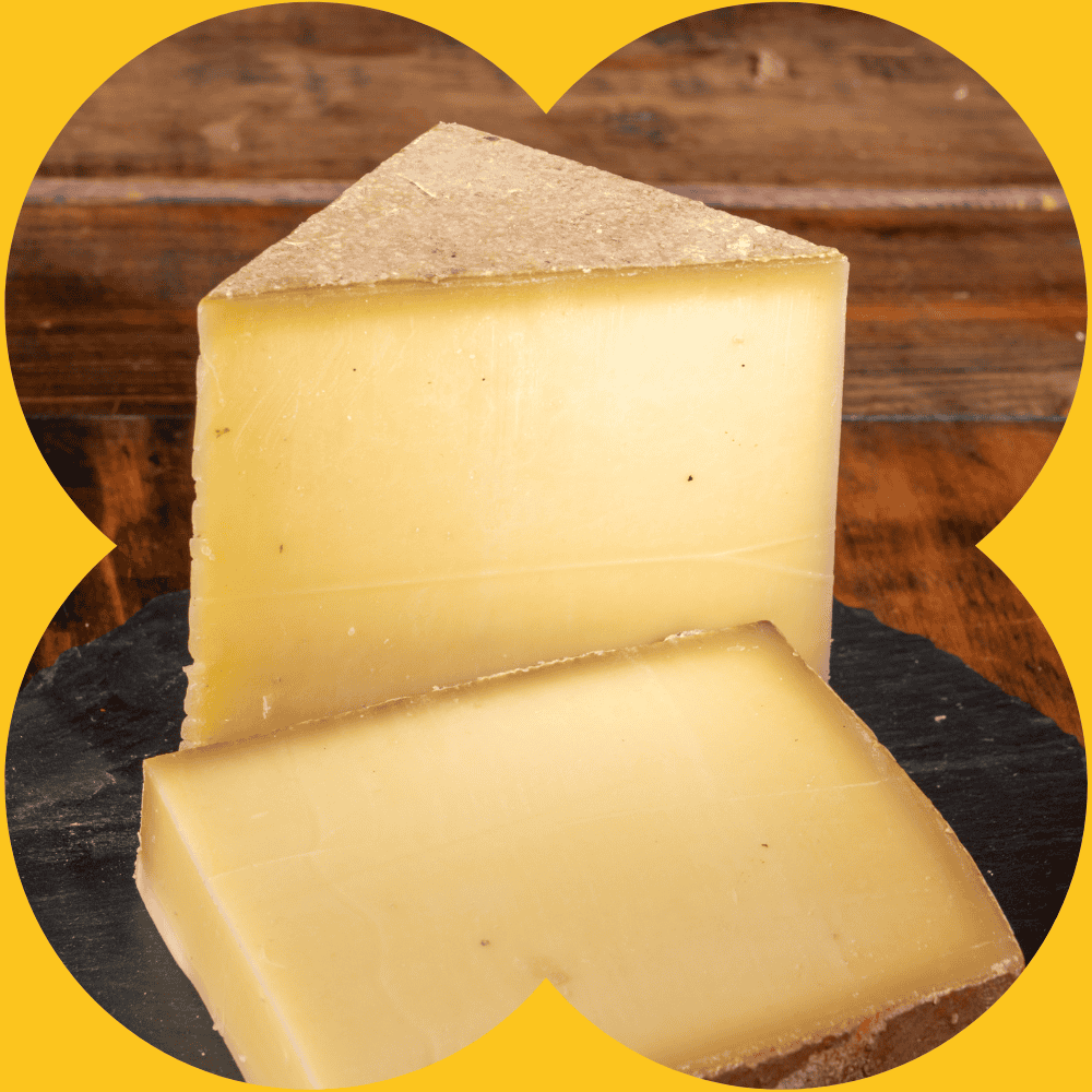 Fromage au lait cru, affinage artisanal, fromagerie locale, produit fermier, saveurs authentiques.